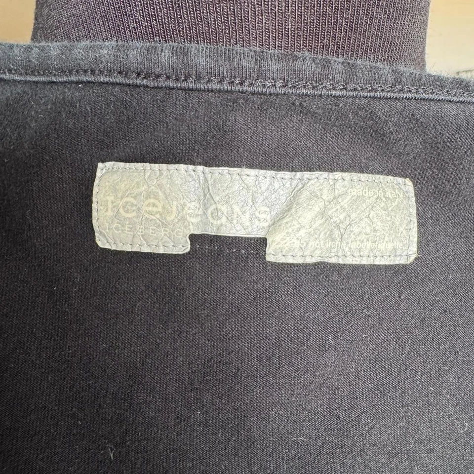 Ultra-Rare Vintage Y2K Sleek 'Iceberg' Black Tee Collector’s Treasure! - image 4 of 4