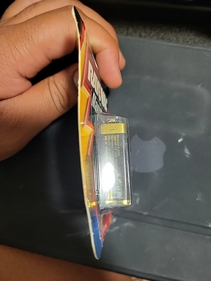 Batería Rayovac de 9 voltios firmada por Michael Jordan Foto 3 de 4