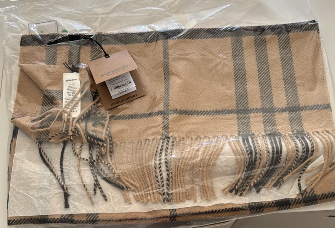Burberry — Authentic Burberry Giant Check Wool Scarf Size Fit 210X45 cm $550