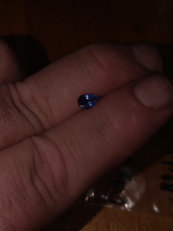 Stunning Montana Sapphire cut in pear shape. Comes with appraisal documentation. - Image 2 of 3