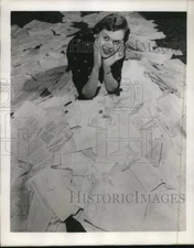 1954 Press Photo Dorothy Backstrom of White Cap Co of Chicago