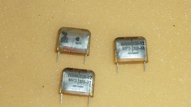 Condensadores IC WIMA MP3-Y2 10 PIEZAS (0,022μF 22nF) 20% 250V pich:15mm CLASE Y2 NUEVOS Foto 3 de 4