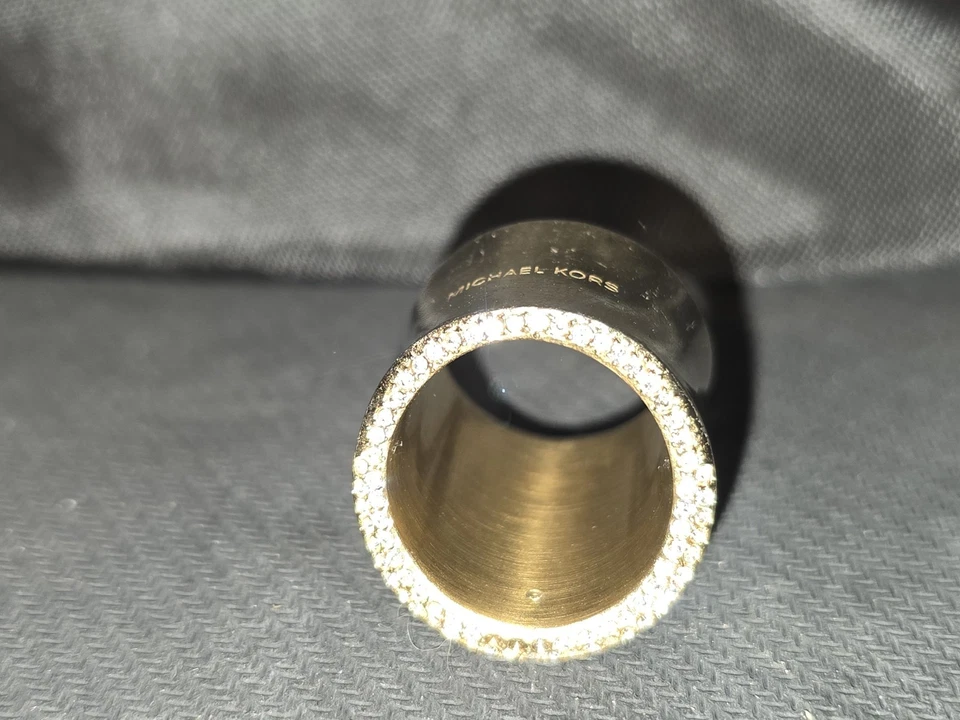 Anillo de plata Michael Kors talla 8 pocas piedras faltan en un lado ver fotos Foto 3 de 4