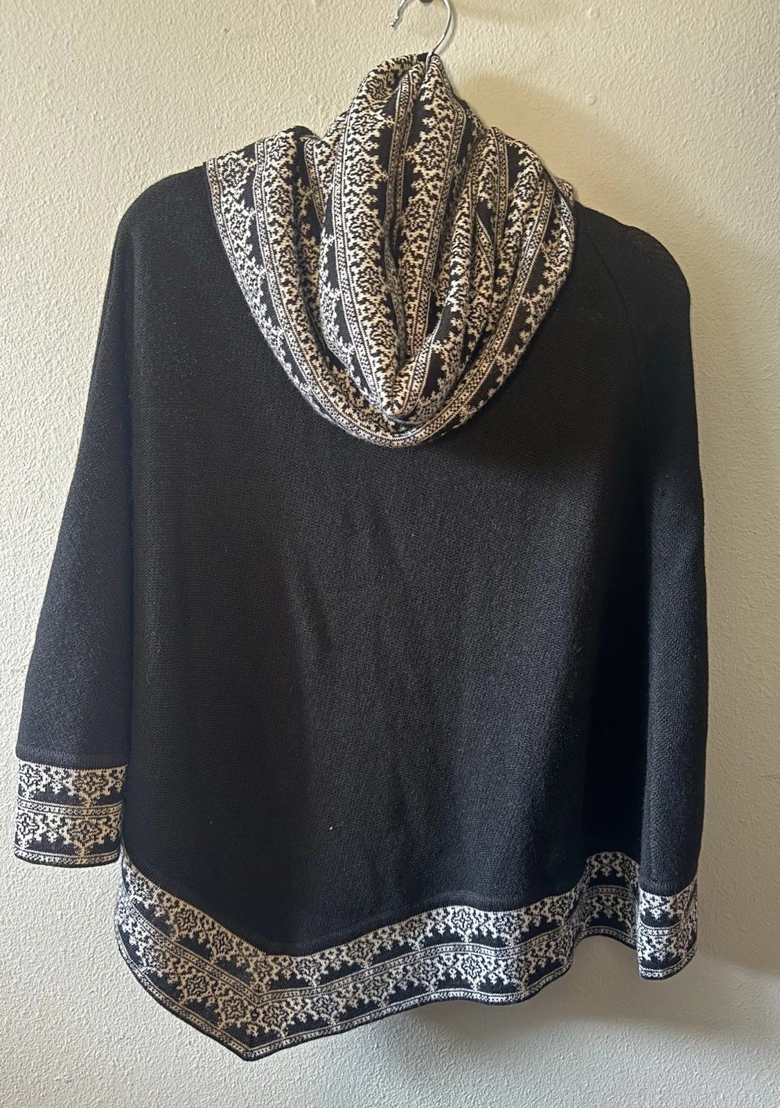 Peru Etnico 100% Baby Alpaca Poncho - Black & White Jacquard Cowl Neck - OS