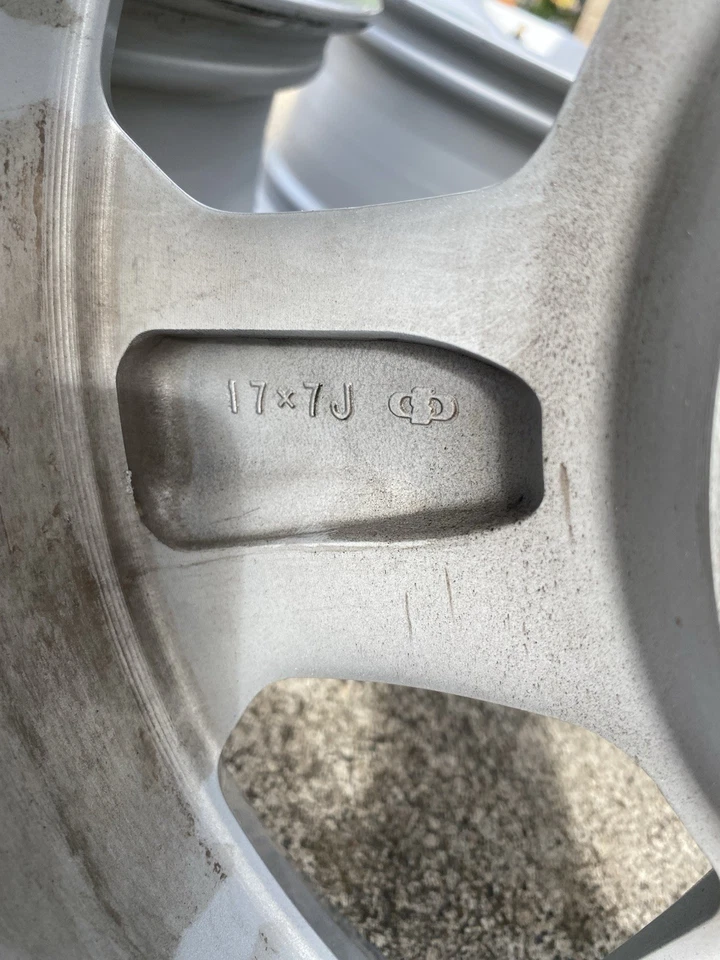 17” TOYOTA 4RUNNER SR5 2014 15 16 17 18 19 20 21 22 2023 FACTORY WHEEL OEM RIM - Image 3 of 4