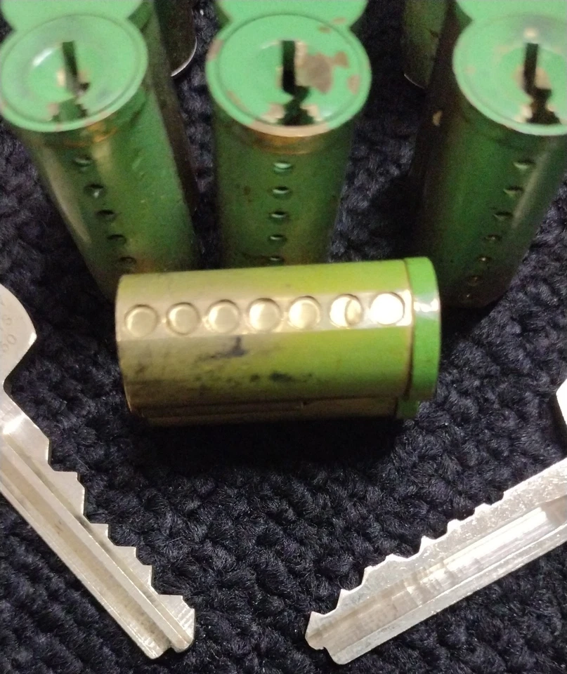 Qty 6 Green Construction Cores With Operator And Control Key Best 7 PIN SFIC  - Image 2 of 2