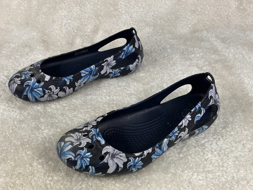 Crocs Flats Women’s Sz 7 Blue Purple Floral Slip On Gardening Mary Jane Comfort - Picture 2 of 6