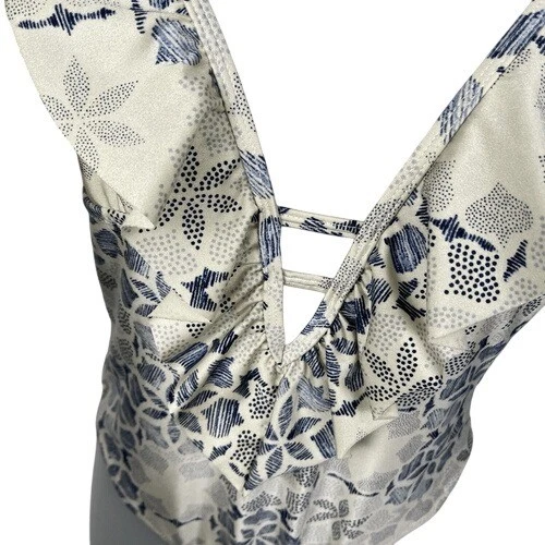 Traje de baño de una pieza con volantes de zafiro Somedays Lovin M azul blanco con volantes boho Foto 3 de 4