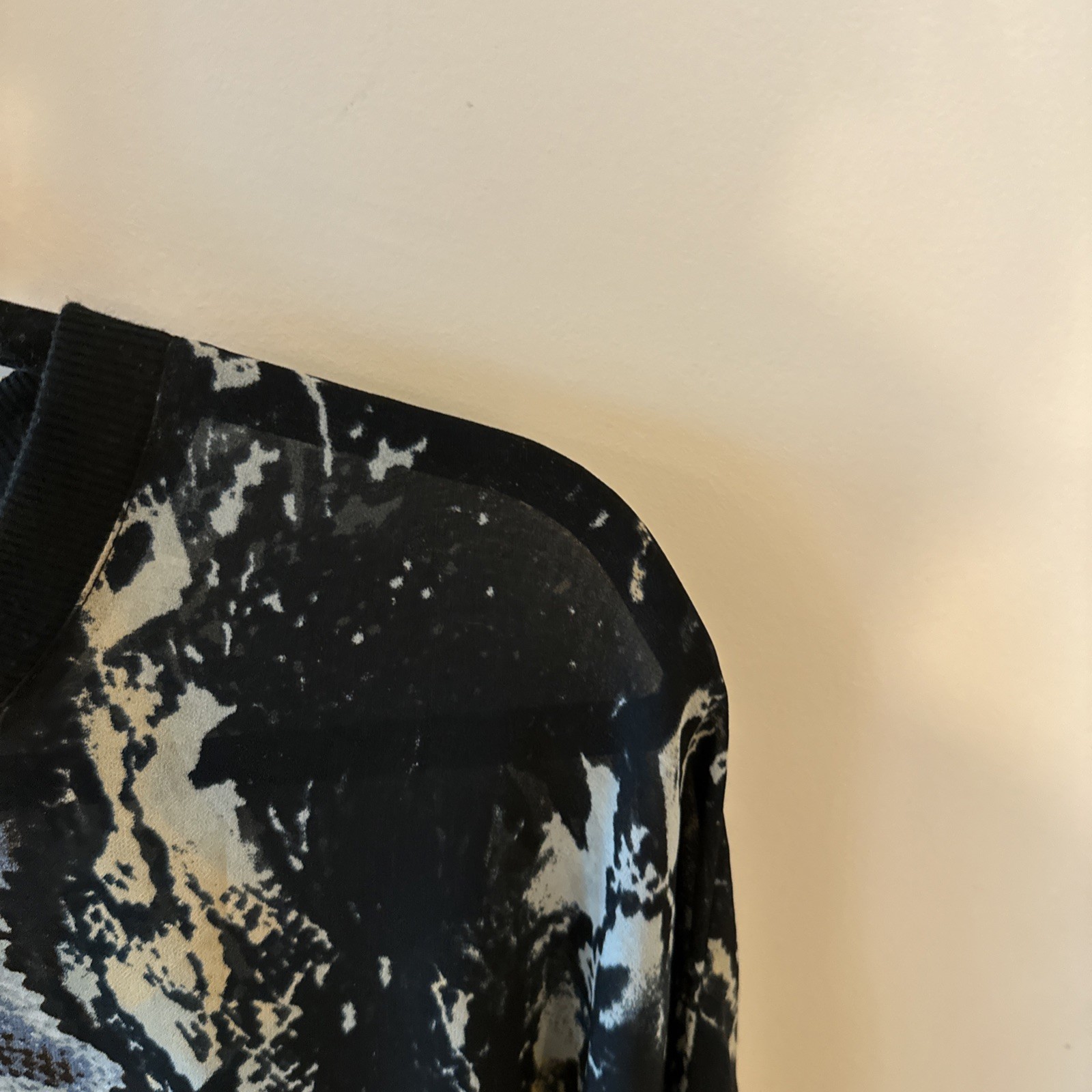 CAbi Python Print Chiffon Sweatshirt Small Excell… - image 5