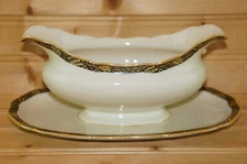 Hutschenreuther 76444 Ivory Gravy Boat or Sauce Bowl, 9"