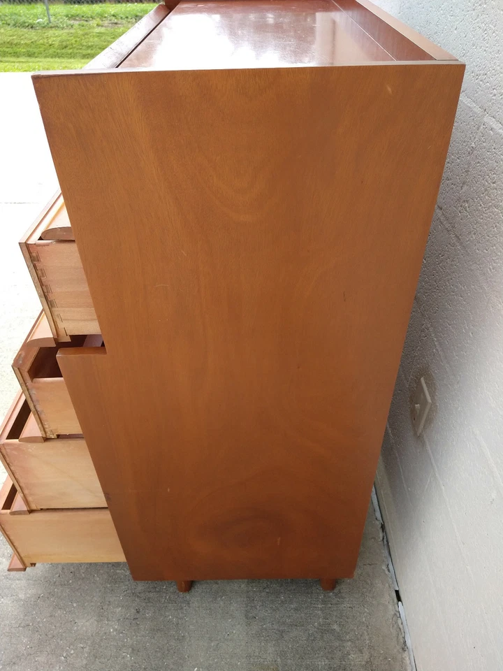 Cajonera Edmond Spence Colección Coronación Asas Talladas Pierna Esculpida Foto 4 de 4