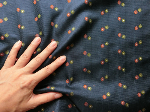 Tela de seda brocado jacquard italiano degradado premium azul oscuro 84x70 cm - Imagen 5 de 17