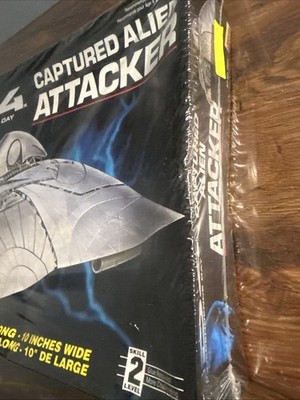 Independence Day ID4 Captured Alien Attacker Ship Model Kit