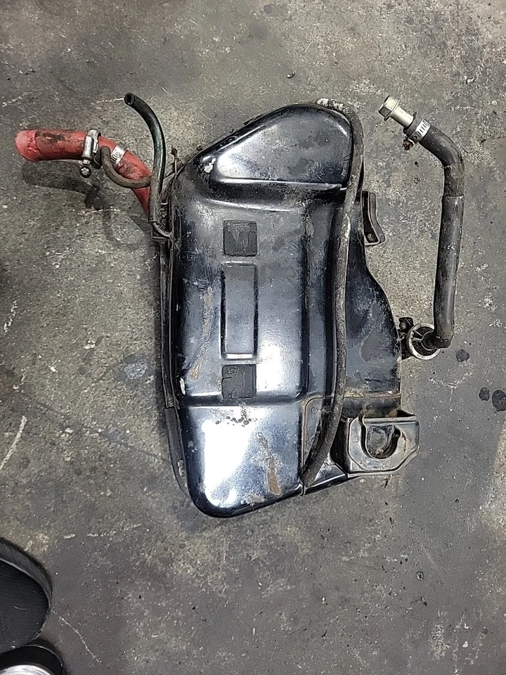 Honda 1985 1986 VT1100C 1100 Shadow combustible gasolina subtanque fabricante de equipos originales con llave/sin óxido Foto 4 de 4