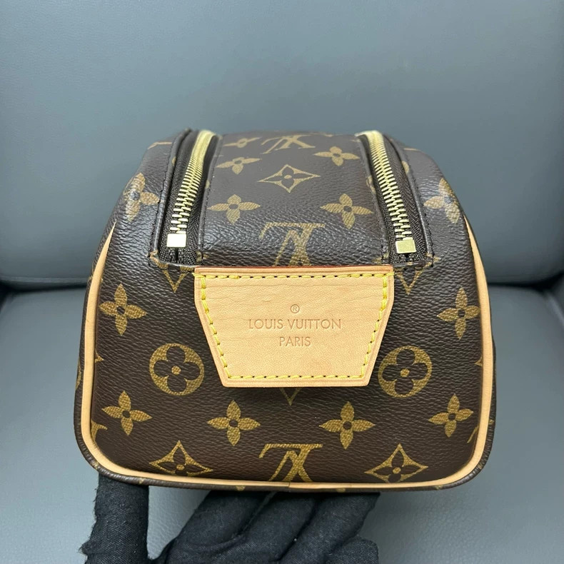 Louis Vuitton Dopp Kit Monogram Canvas Toiletry Pouch Brown