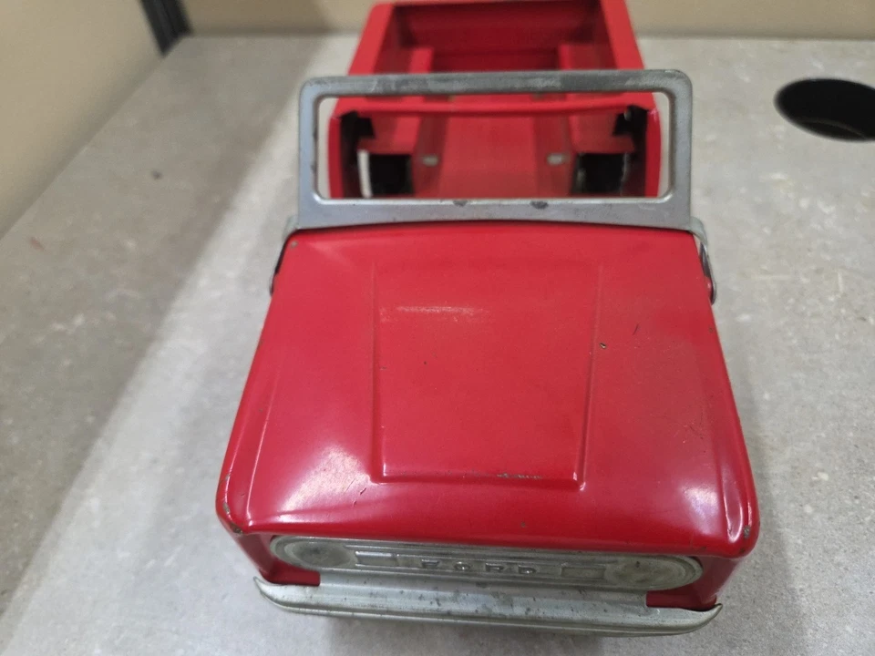 Camión coleccionable de juguete de acero prensado rojo Ford Bronco años 60 Nylint excelente estado  Foto 3 de 4
