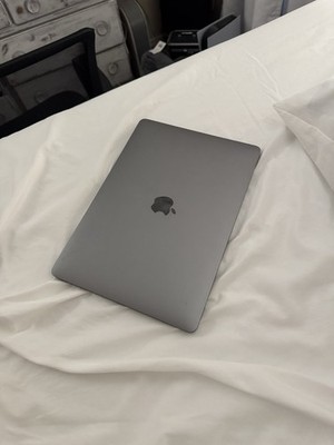 Apple MacBook Pro 13'' Touchbar laptop - Space Gray  Message before buying 