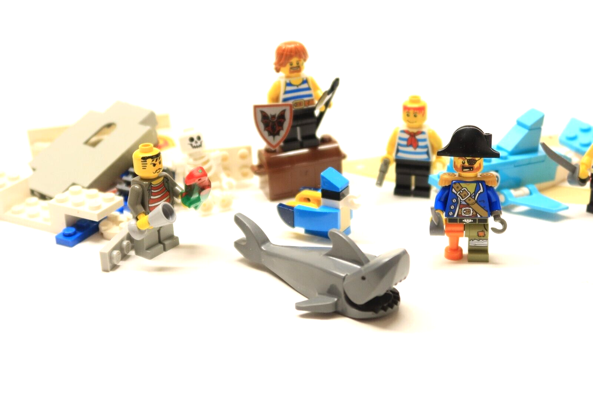 14 Lego Large Lot Pirates ship 31109 Blacksmith Minifig Skeleton