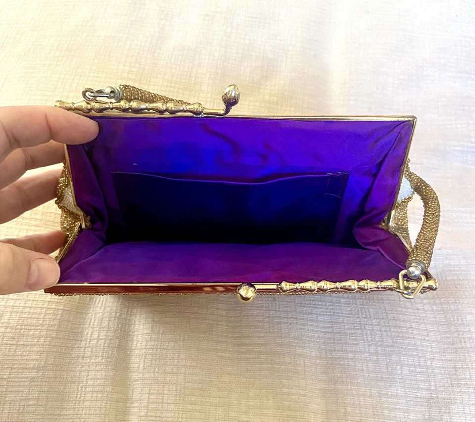 Vintage Beaded Evening Bag Cream ,Gold And Lavender With Purple Satin Lining Foto 3 de 4