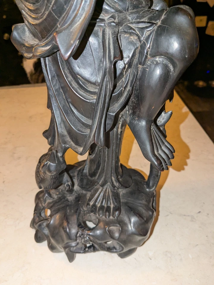 Antigua figura china de madera dura de ébano tallada de un inmortal 20" siglo XIX. Siglo? Foto 4 de 4