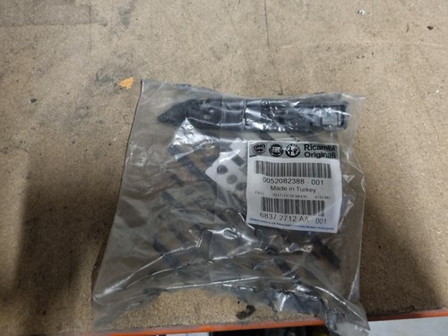 New, unused genuine FIAT TIPO Front Bumper Innner Bracket Left Hand - 52082388 - Picture 2 of 3