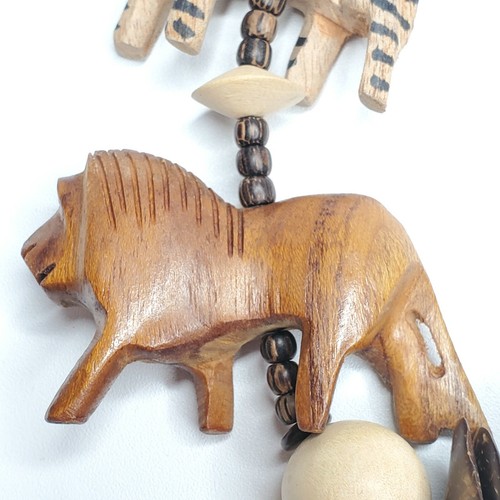 Vintage afrikanische Tiermotive klobig geschnitzte Samen Perlen Halskette und Armbänder - Bild 6 von 12