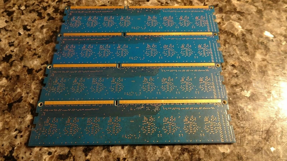 Genuine Hynix 8GB Memory (4X2GB) HMT325U6CFR8C-H9  1Rx8 PC3-10600U-9-11-A1 - Image 2 of 2