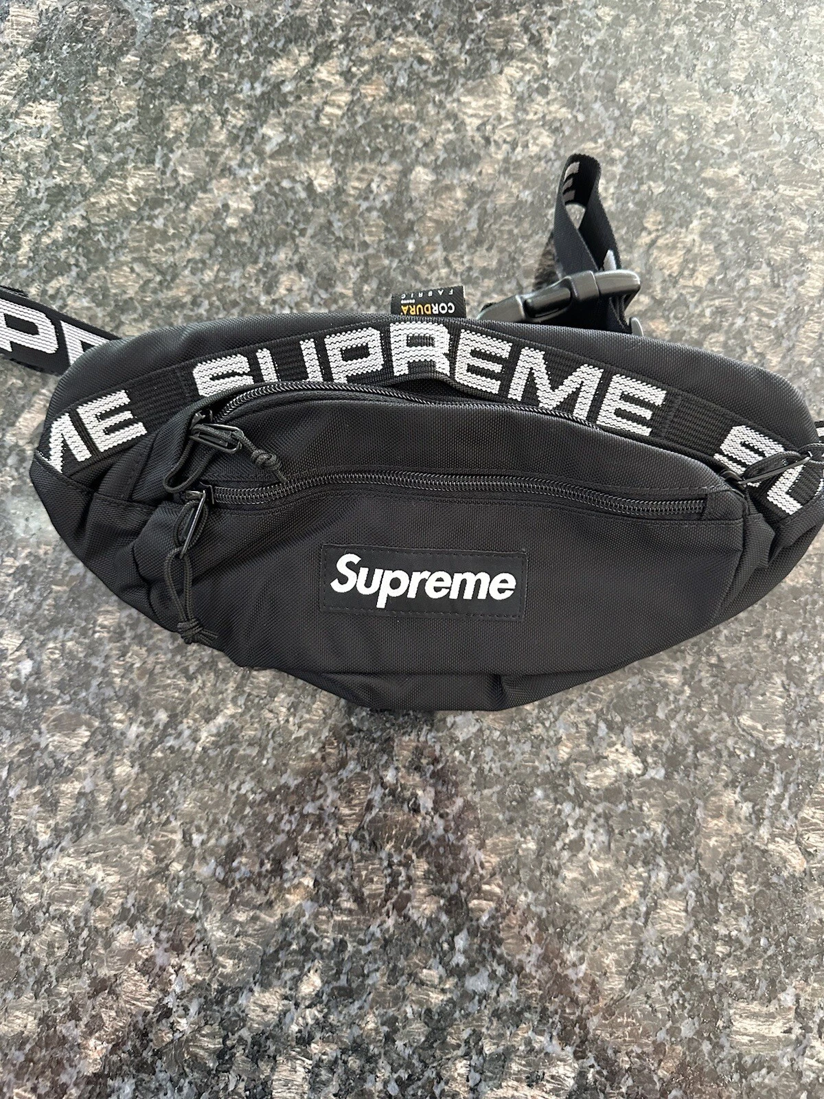 Sac taille suprême flambant neuf boîte logo Fanny pack noir. 100 % authentique !