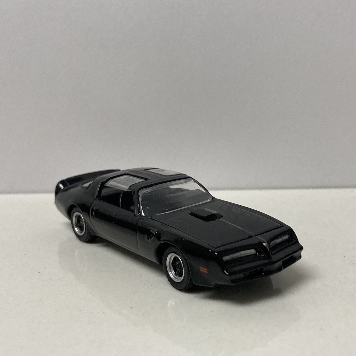 1977 77 Pontiac Firebird Trans Am Collectible 1/64 Scale Diecast
