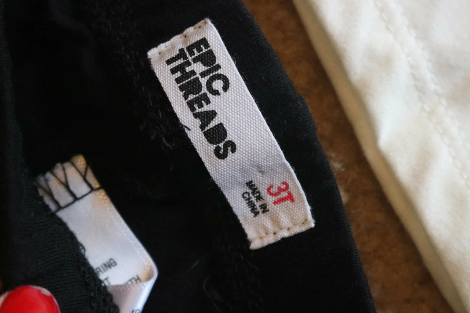 Conjunto de 2 Hilos Épicos: Leggings Negro Corazón Talla 3T y Camiseta Príncipes Marfil Talla 3T Foto 4 de 4