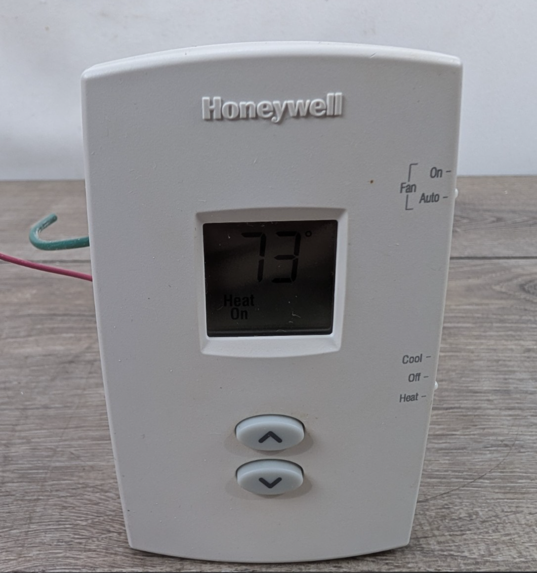 Honeywell TH1110DV1009/U Pro 1000 Vertical Non-Programmable Thermostat – Simple Reliable Temperature Control