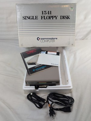 Vintage Commodore 1541 Floppy Disc Drive Computer Powers On W/Manual,Cords & Box
