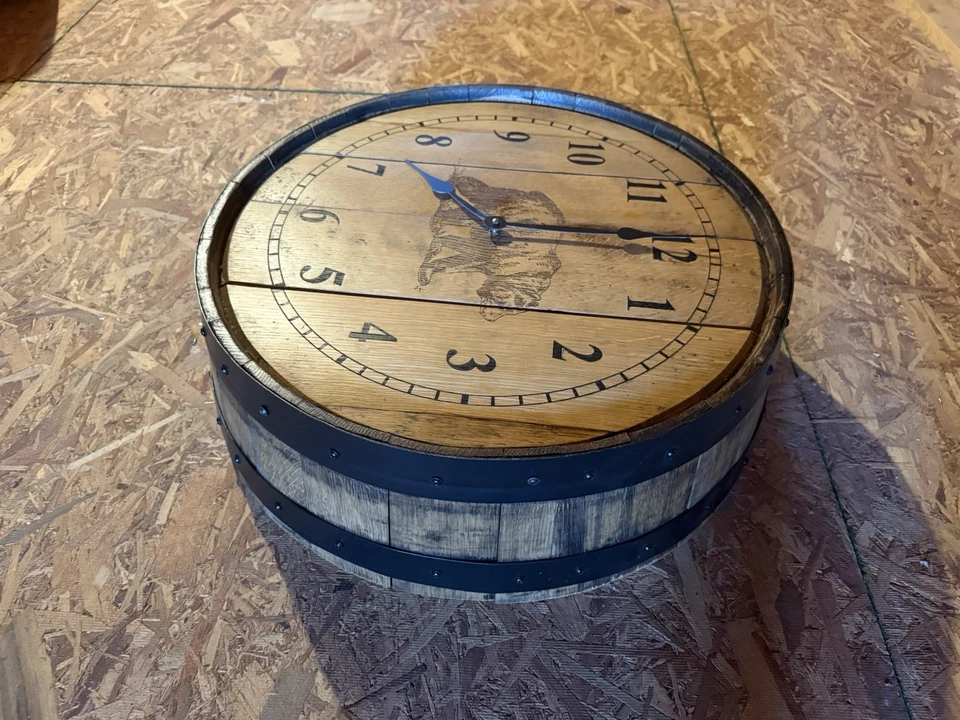 Handcrafted Oak Barrel Head Clock – Bear Engraving, Rustic Farmhouse Style - Image 3 of 3