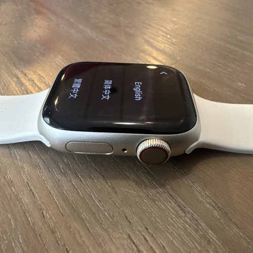 Apple Watch Series 8 (GPS+LTE) 41MM Aluminum Case White Band - Zdjęcie 4 z 7