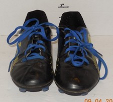 Umbro G Turrachi Boys size 3 Soccer cleats Bl...