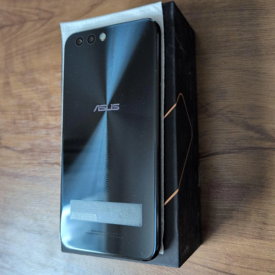 Smartphone ASUS ROG Phone 4 6GB 64GB SIM Libre Negro para Juegos Usado Foto 3 de 4