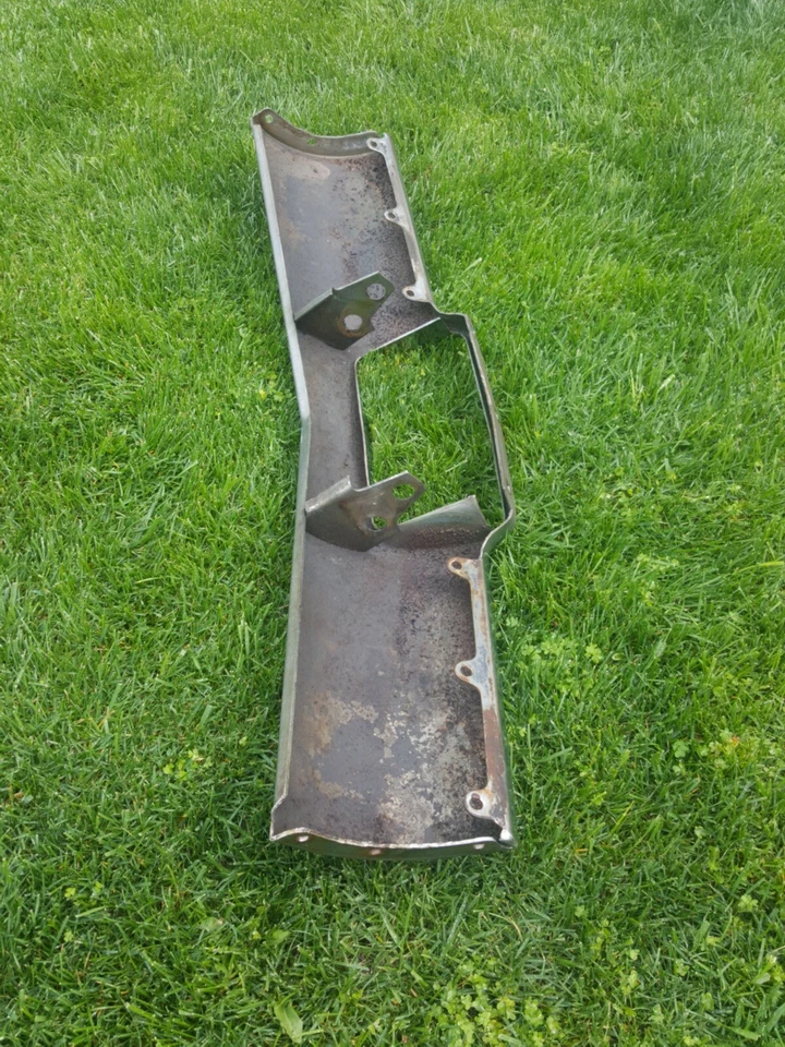 Cadillac 1962 sedán Deville parachoques delantero inferior cromado Foto 4 de 4