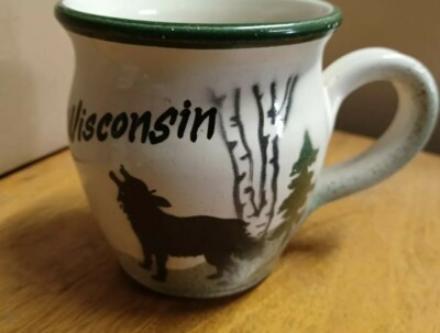 Wisconsin Wolf Stoneware Souvenir Coffee Mug 16 Oz Tan Brown Green Cup