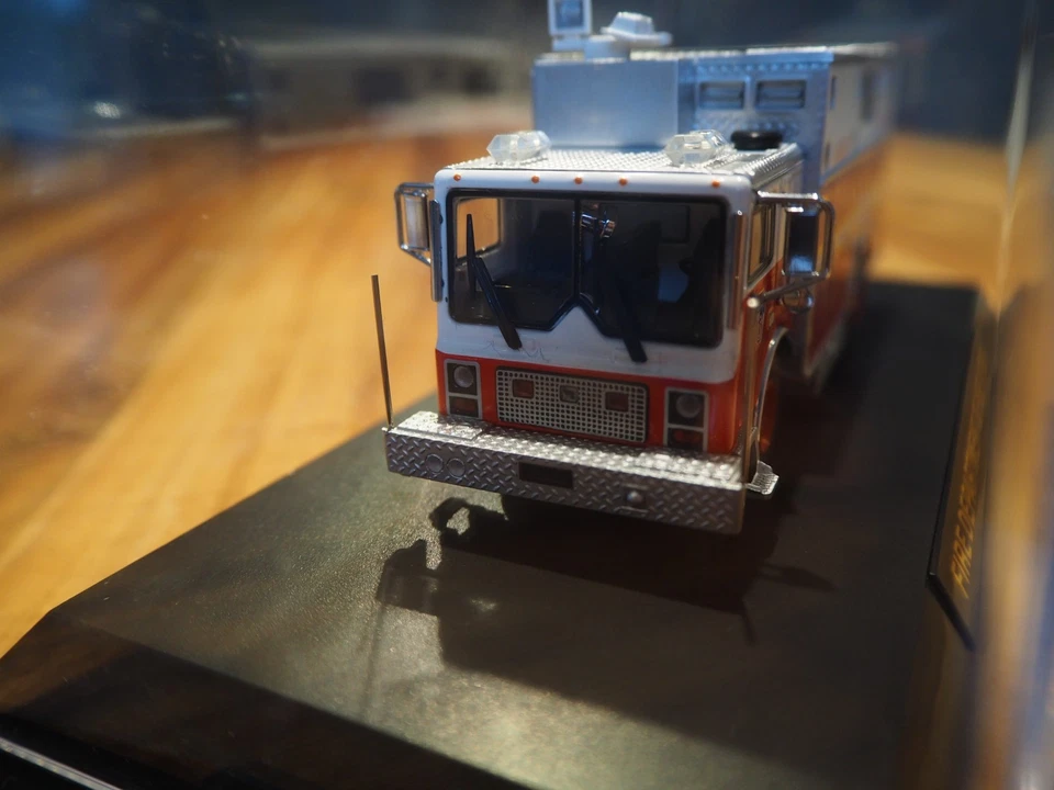Code 3 FDNY 1:64 Limited Edt. Mack HAZMAT Operations - Bild 3 von 4