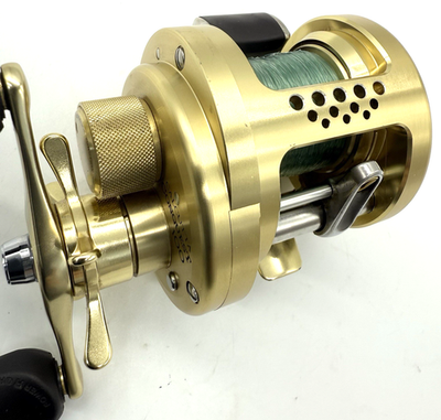 Shimano CALCUTTA CONQUEST 100 Right Bait Casting Reel with Box