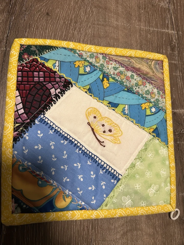 Porta Ollas Colgante Vintage Hecho a Mano Acolchado Loco Mariposa Bordado ÚNICO EN SU CLASE Foto 3 de 4