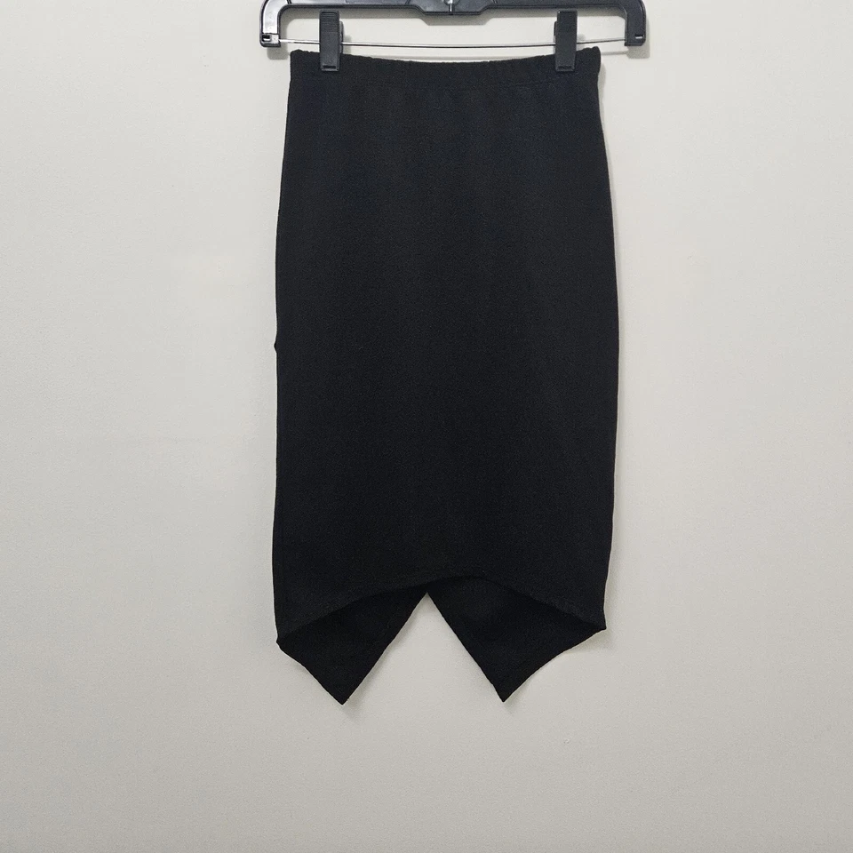 Saia curta feminina RUE 21 preta tamanho P - Imagem 2 de 4
