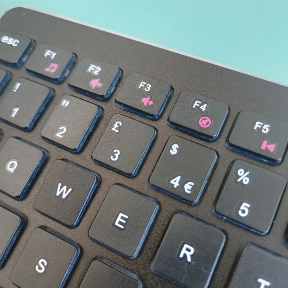 Advent UK Wireless Keyboard K312, Nano USB Receiver. Portable! No Battery Cover. - Image 2 of 4