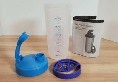 TUPPERWARE QUICK SHAKE CONTAINER SHAKER BLENDER 2 1/2CUP 600mL FLIPTOP BLUE NEW