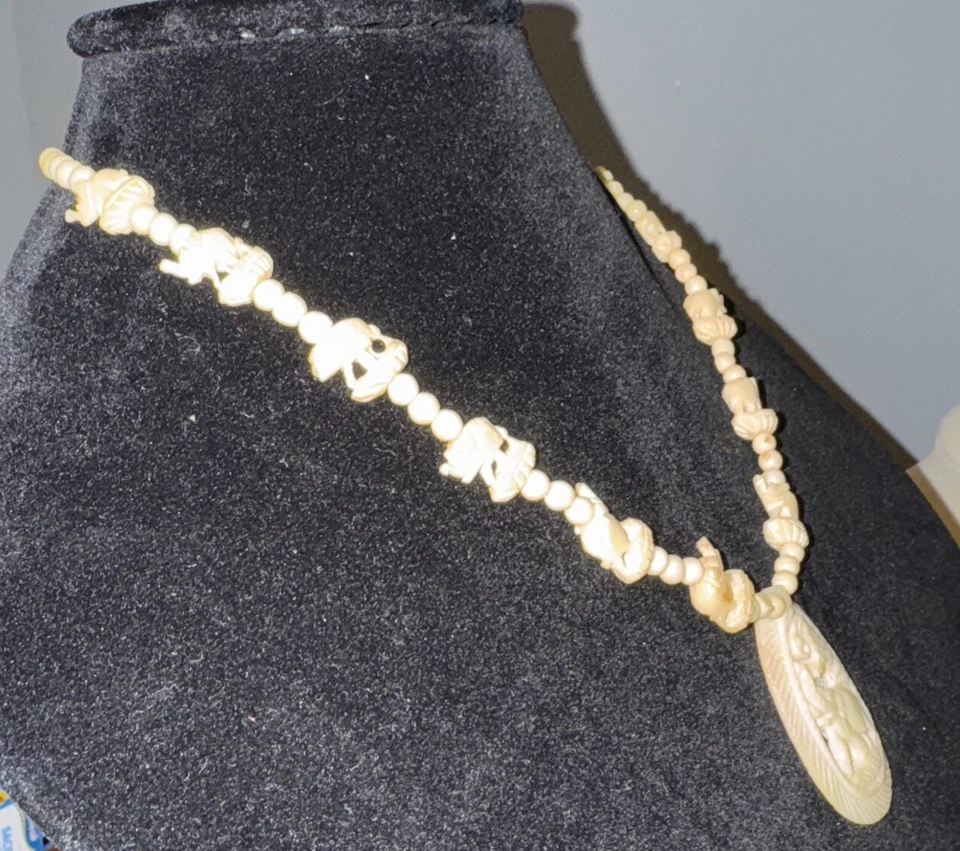 "Collar y colgante vintage de elefante blanco hueso acrílico años 60 18""" Foto 3 de 4