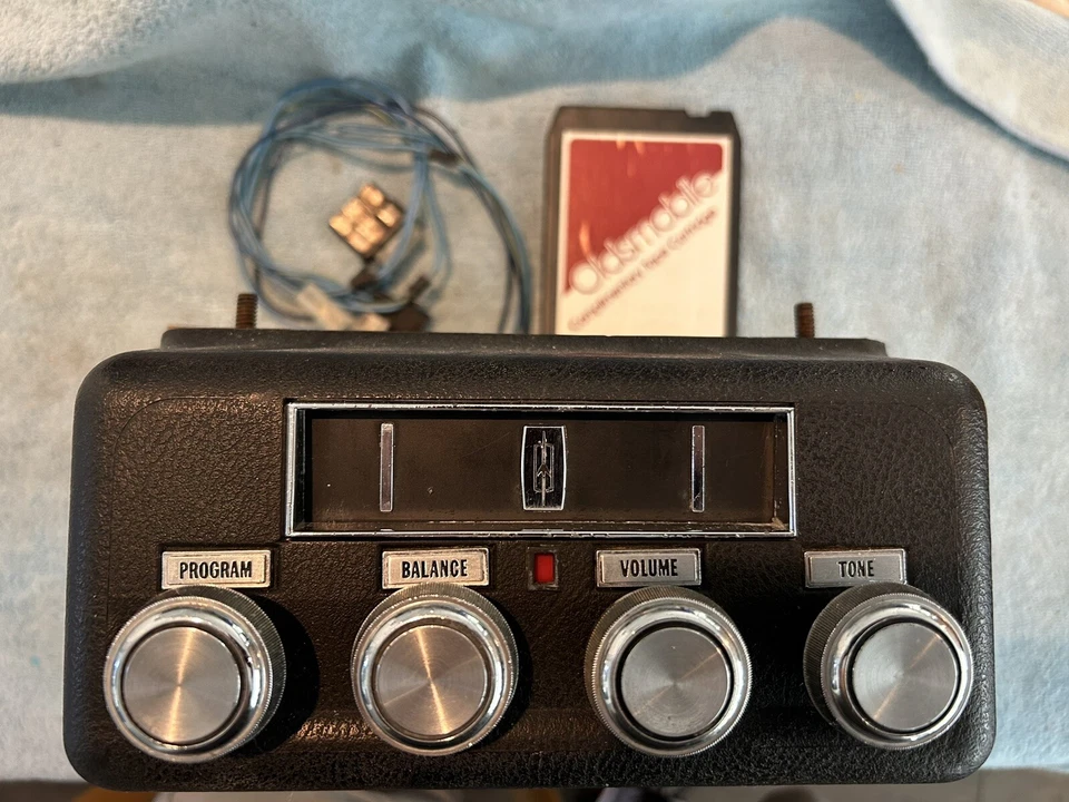 Oldsmobile Cutlass 442 W30 1967 Vista Cruiser Eight reproductor de 8 pistas con cinta de demostración Foto 3 de 4