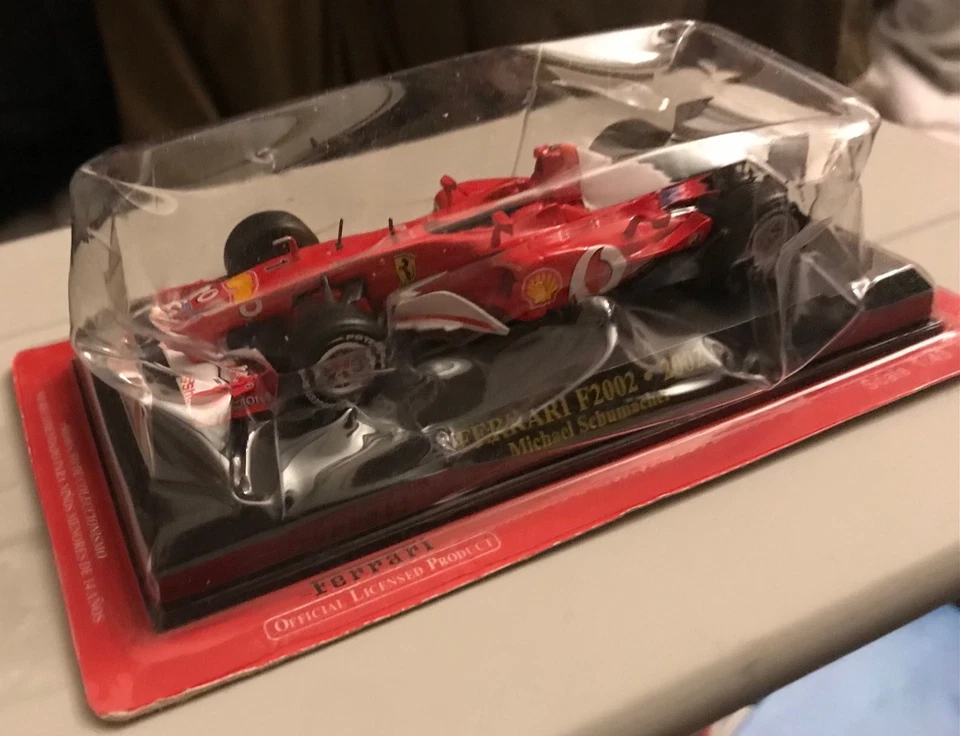 p 412 - Scala 1/43 - FERRARI F2002 di Michael Schumacher (2002) - Immagine 3 di 4