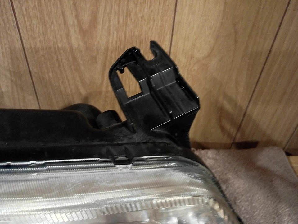 2005-2007 Mercury Mariner Headlight Assembly right passenger side genuine nice - Image 3 of 4