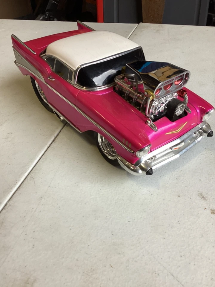 57 Chevy Bel-air Pink and White Roof Muscle Machine 1:18 scale - Image 3 of 4