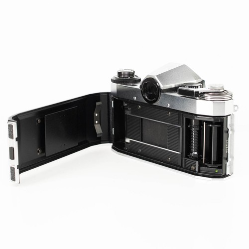 Praktica PL nova 1B Camera | 50mm f2.8 lens | M42 | White | G.D.R | 1967 - 1975 - Picture 8 of 12